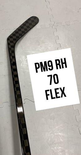 Senior(1x)Right PM9 70 Flex ProBlackStock™ Unbranded Blackouts Pro Stock Nexus Hockey Sticks