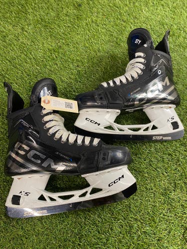 Custom Senior CCM JetSpeed FT6 Pro Hockey Skates 7 3/4 (Used)