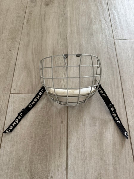 Hockey Player Cage - COOPER