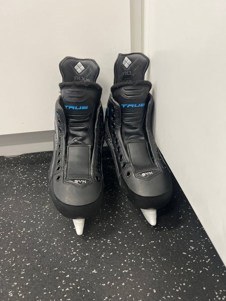 True SVH Pro Hockey Skates Size 4.5 (Used)