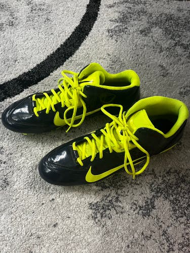 Men's Size M 15.0 Adult Nike Speedlax Mid Top cleats (Used)