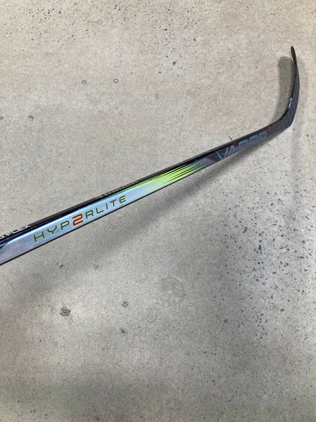 Youth Bauer Vapor Hyperlite 2 Hockey Stick | RH P28