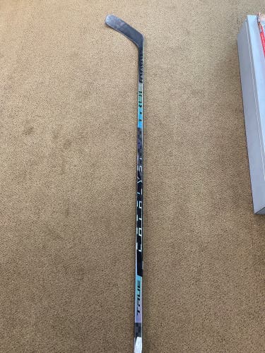 Senior True Catalyst 9X Left Hand Hockey Stick P28M 80 Flex (New)