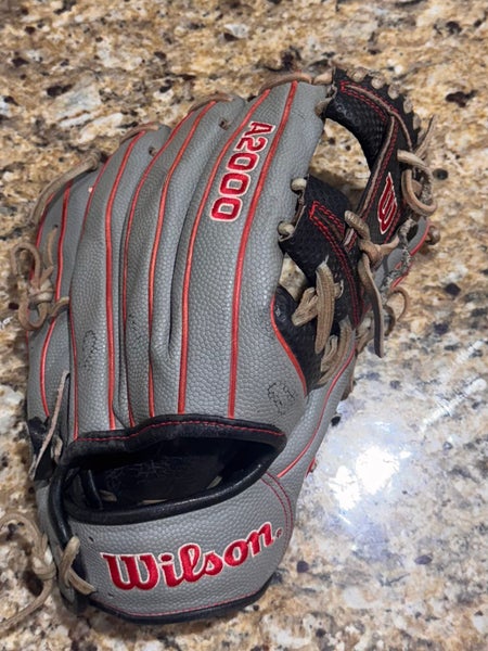 Wilson A2000 RH Baseball Glove 11.75" (Used)