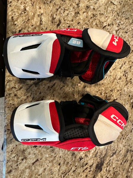 Senior Medium CCM Jetspeed FT6 Elbow Pads (used)