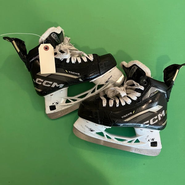 Intermediate CCM AS-580 Hockey Skates Regular Width Size 4.5 (Used)