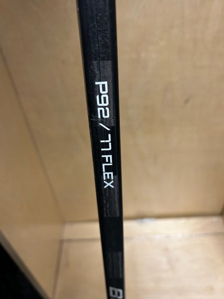 Senior Bauer Vapor Hyperlite Left Hand Hockey Stick P92 77 Flex (Used)