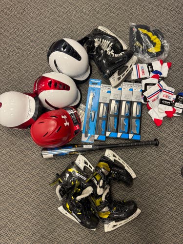 2022 Bauer Supreme Mach Hockey Skates Size 4 (Used)