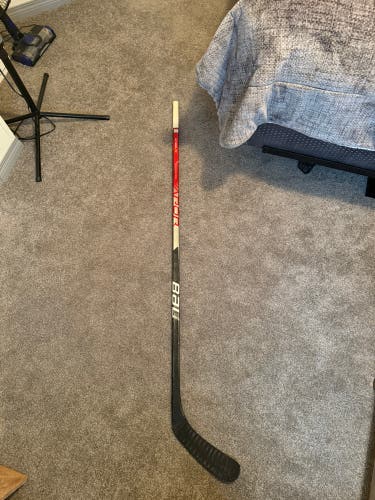 Senior Bauer Vapor Hyperlite Left Hand Hockey Stick Toe Pattern 95 Flex Pro Stock (Used)