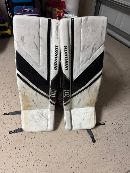 Warrior Ritual G6 E+ Goalie Pads – 30+1 JR – Lightweight & Fast Slide – Great Condition