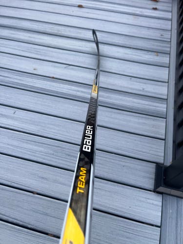 Senior Bauer Supreme 2S Team Right Handed Hockey Stick P92 87 Flex (New)