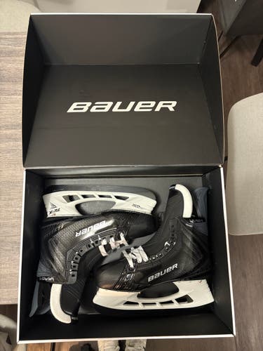2025 Bauer Vapor Flylite Hockey Skates Regular Width 8.5 (New)