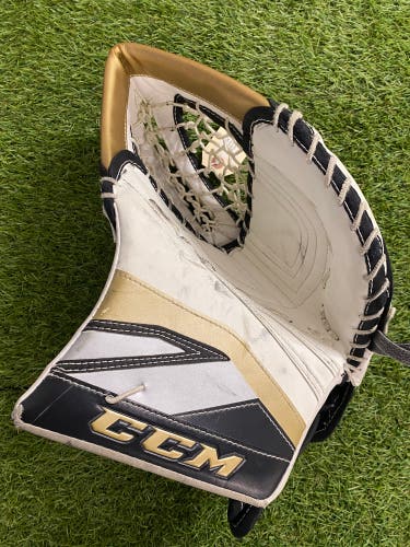 White Junior CCM P2.5 Goalie Glove Regular (Used)