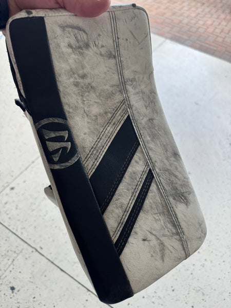 Warrior Ritual Goalie Blocker – Intermediate – Removable Palm – Playable Condition