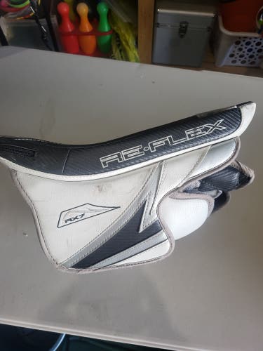 Full right goalie glove and blocker