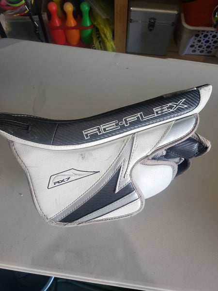 Full right goalie glove and blocker