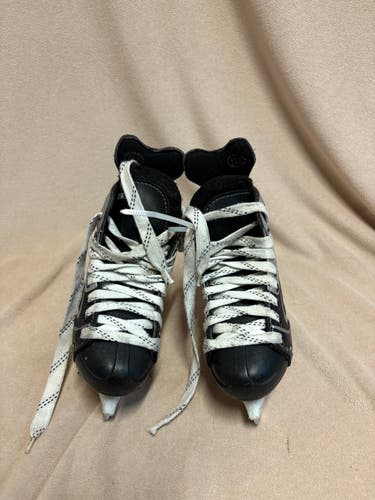 CCM 1.0 Hockey Skates youth 11 (Used)