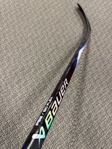 Junior Bauer Vapor FlyLite Right Handed Hockey Stick P92 50 Flex (New)