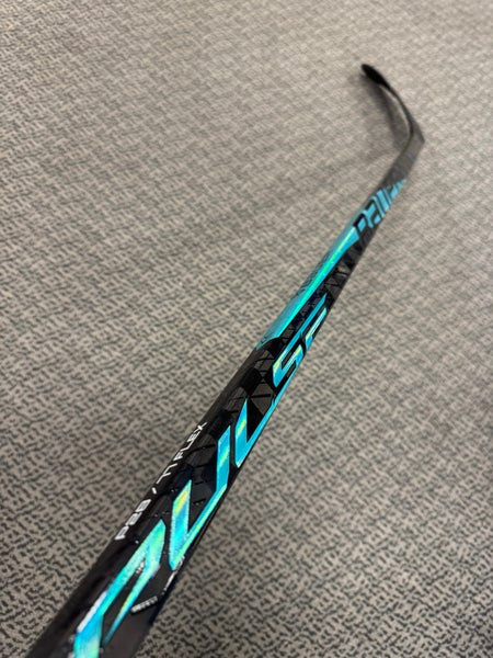 Senior Bauer PULSE Right Handed Hockey Stick P28 77 Flex (New)