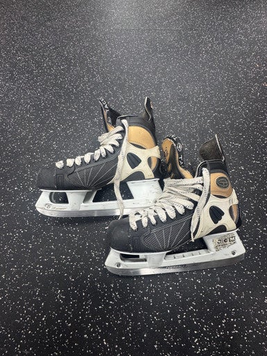 Used CCM 952 SUPER TACKS Senior Hockey Skate Senior 11 11849-S000033731