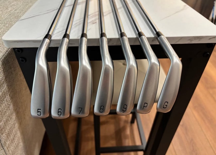 Mizuno JPX 925 Hotmetal Irons. 5-GW, Nippon GH Neo 950 R flex irons, JumboMax grips.