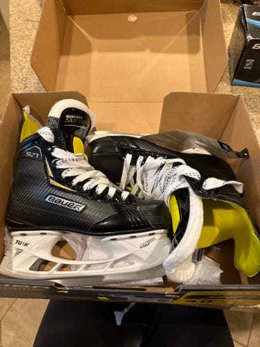 2018 Bauer Supreme S27 Hockey Skates Regular Width Size 4 (New)