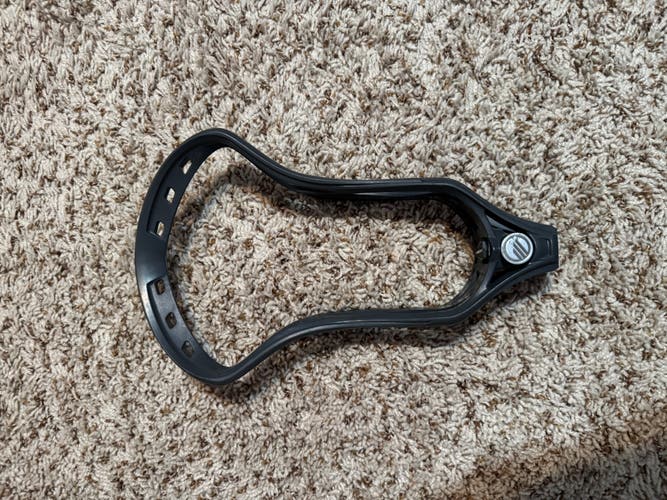 Maverik Kinetik 2.0 (Like new - no warping)