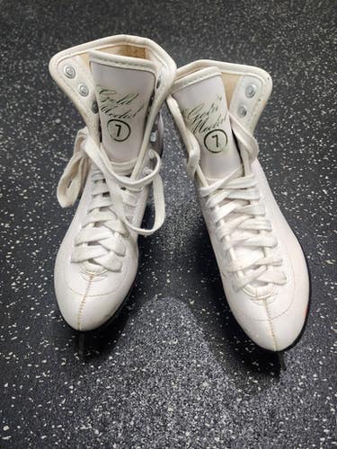 Used CCM GOLD MEDAL WomensFigure Skate White Senior 7 11849-S000033318