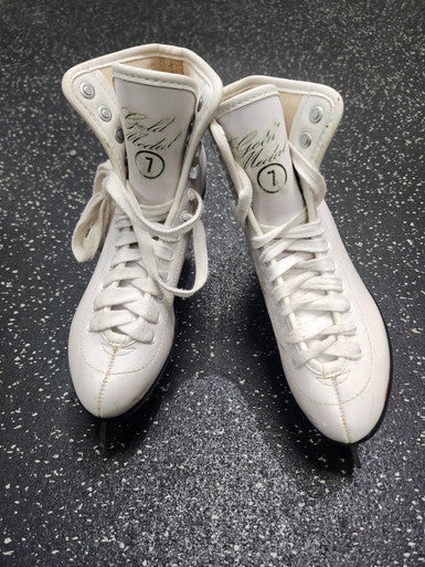 Used CCM GOLD MEDAL WomensFigure Skate White Senior 7 11849-S000033318