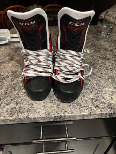 CCM JetSpeed Hockey Skates Regular Width 8 (New)