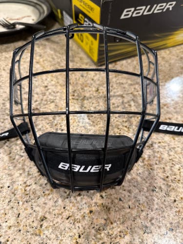Medium Bauer Profile II Facemask Orea Full Cage (Used)