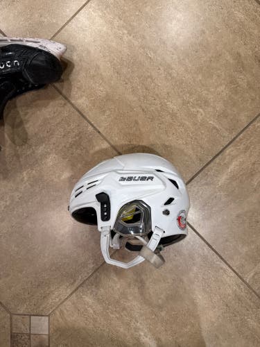 Medium Bauer Re-Akt 95 Helmet (Used)