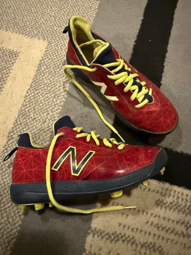 Red Kid's 3Y (Big Kids / Youth) Youth New Balance Low Top Turf Cleats (Used)
