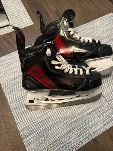 2025 CCM JetSpeed FT880 Hockey Skates Regular Width 8.5 (Used)
