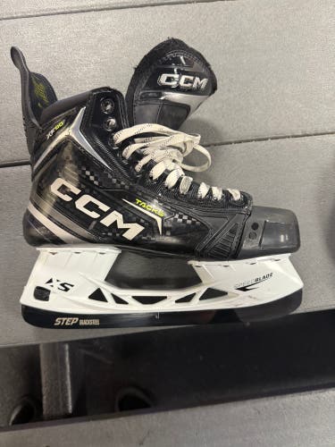 2024 CCM Tacks XF 80 Hockey Skates Wide Width 10.5 (Used)