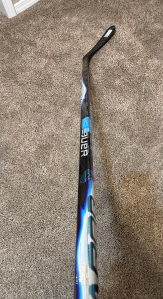Senior Bauer Vapor FlyLite Right Handed Hockey Stick 70 Flex (New)