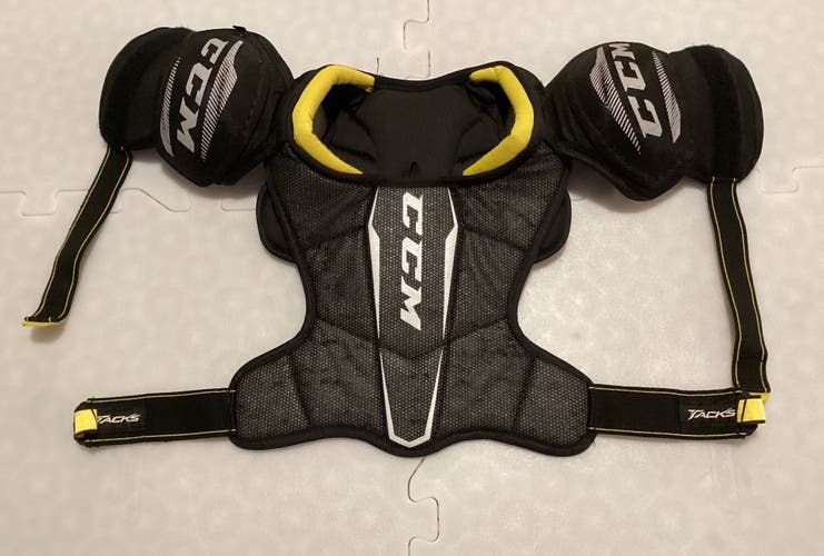 Used Medium CCM  Tacks 9550 Shoulder Pads
