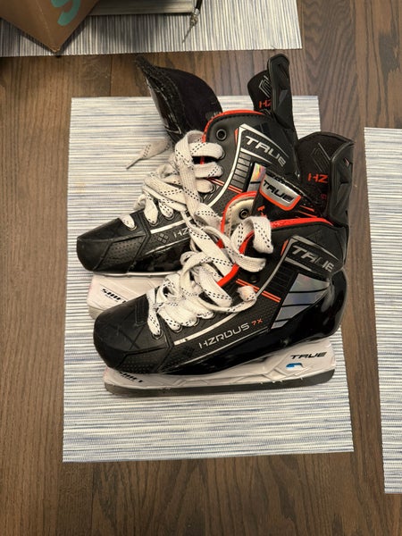 2023 True HZRDUS 7X Hockey Skates Regular Width 6.5 (Used)