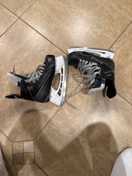 2015 Bauer Supreme 160 Hockey Skates Regular Width Size 2 (Used)