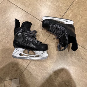 2014 Bauer Supreme 160 Hockey Skates Regular Width Size 3.5 (Used)