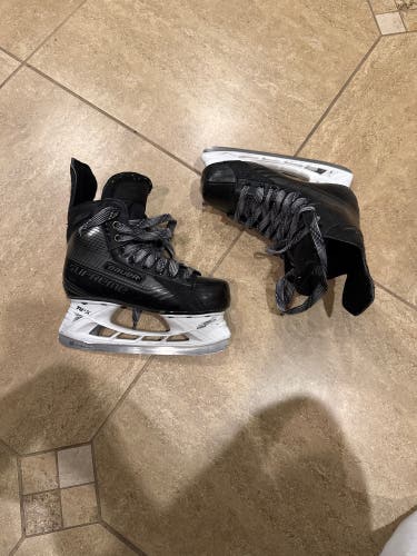 2014 Bauer Supreme 160 Hockey Skates Regular Width Size 3.5 (Used)