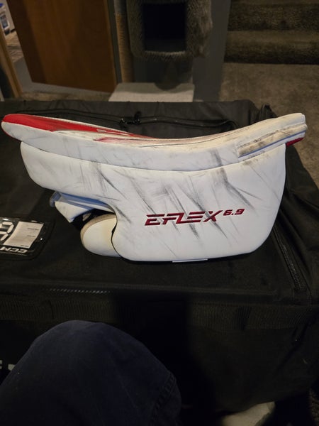 CCM Extreme Flex E6.9 Blocker Regular White/Red(Used)