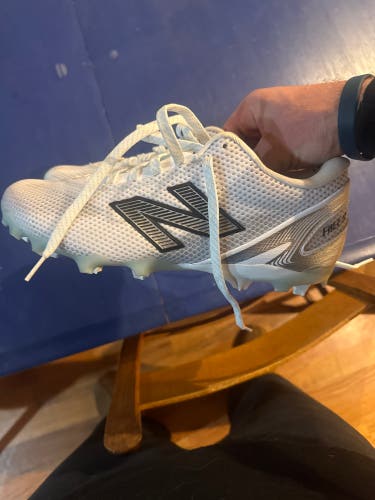 White Unisex Size M 10.0 (W 11.0) Adult New Balance Freeze 4.0 Low Top (New)