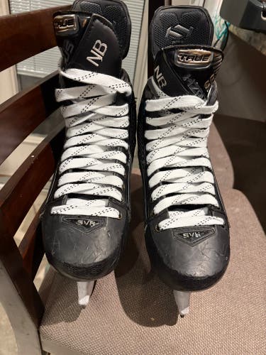True Pro Custom Hockey SVH Skates Wide Width 8.5 (Used)