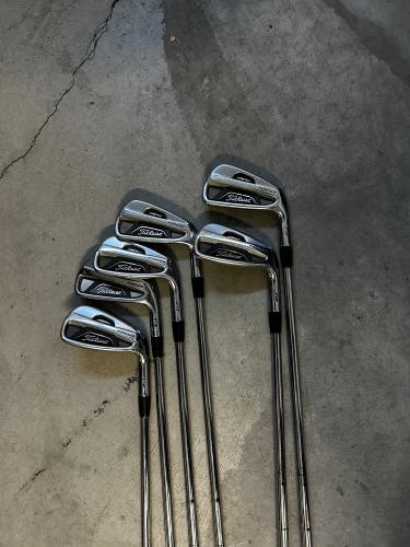 Men's Titleist 712 AP2 Right Handed Iron Set Regular Flex (6 Clubs) #3H, #4H, #5 , #8,#9, PW