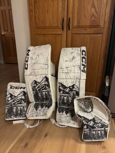 34" 2024 CCM Custom Eflex 6 Goalie Leg Pads (Used)