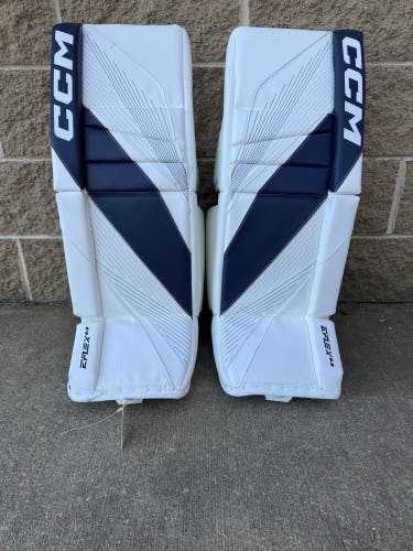 30" Intermediate CCM Eflex 6.9 Goalie Leg Pads (Used)