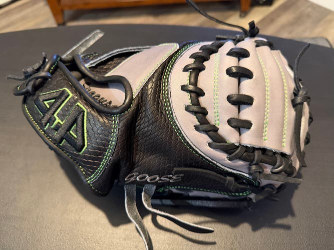 44 Pro Signature Series Catcher's Mitt 34"