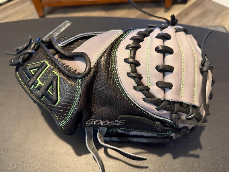 44 Pro Signature Series Catcher's Mitt 34"
