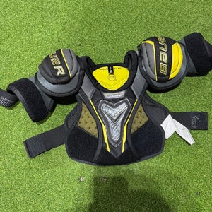 Small Youth Bauer Supreme 1S Shoulder Pads (Used)